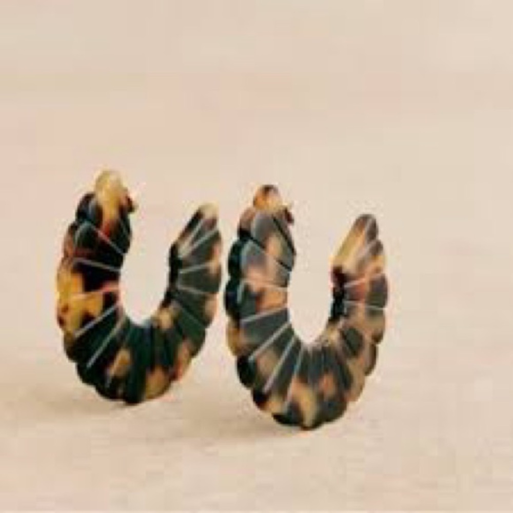 NEW | Sézane Sandy Earrings in Tortoiseshell - Picture 3 of 13
